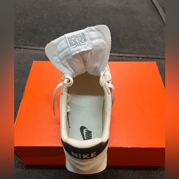 Brand New With Box Nike Vintage Mens Shoe Size 10 - Picture 3 of 5